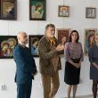 Public numeros la vernisajul expoziției semnate de artistele Mihaela Sbârnău și Cristina Bilan, la Galeria de artă „Zamca”