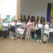 Peste 100 de copii din bazinul Dornelor au fost premiați la Șaru Dornei în cadrul concursului județean „Fii creativ: magia florilor”
