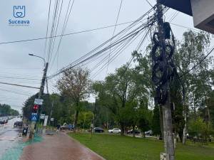 Operatorii care dețin rețele de comunicații electronice pe domeniul public, chemați la discuții de Primăria Suceava