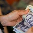 Angajată a unui hipermarket, escrocată cu 4.900 de lei de un fals coleg
