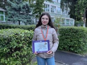 Elevă a Colegiului ”Eminescu”, premiată la Cluj, la un concurs de matematică