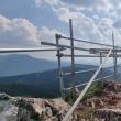 Lucrările la punctul de belvedere de pe Rarău sunt întârziate, dar constructorul are termenul de finalizare în mai puțin de o lună
