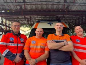 Un bărbat care a făcut stop cardiac în gară la Verești a fost salvat de doi tineri și de un echipaj medical de la Ambulanță