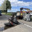 Șoferii unui autoturism și al unui tractor au ajuns la spital după o coliziune puternică