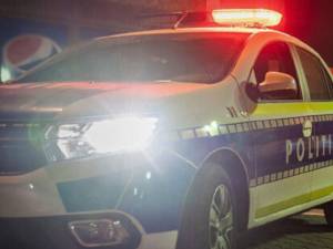 Un șofer băut și fără permis a lovit și răsturnat un cvadriciclu pe care se aflau două persoane