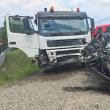 O femeie a murit după coliziunea dintre mașina pe care o conducea și o autobasculantă