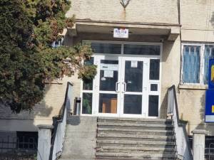 Șofer băut și cu permisul suspendat, depistat în trafic pentru că circula cu portbagajul deschis