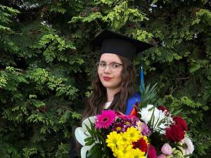 Coca Bianca din Vatra Moldoviței, șefă de promoție a Colegiului „Eminescu”, vrea o carieră la catedră