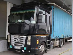 Închisoare cu suspendare pentru un ucrainean care transporta țigări de contrabandă de peste 500.000 de euro, cu tirul