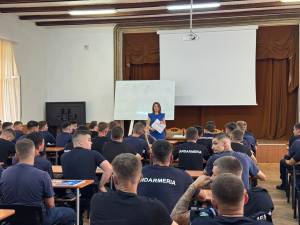 Tinerii jandarmi care încep practica în teren, instruiți anti-șpagă