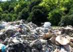 Munti de gunoi menajer proaspat la fosta graoapa de gunoi a Sucevei