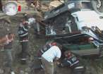 Un şofer prăbuşit cu betoniera în râul Moldova, salvat miraculos după trei ore