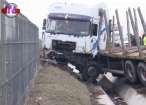 Accident în lanţ pe DN 2, la ieşirea din Suceava, provocat de un autotractor scăpat de sub control