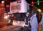 Un autobuz TPL a luat foc în trafic, la semaforul de la Shoping City Suceava