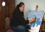 O femeie în vârstă de 47 de ani, din Stroieşti, visează să-şi vadă tablourile realizate de ea într-o expoziţie
