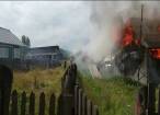 Doua  case şi o maşina distruse în incendii