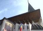 Vineri a fost sfințită crucea înaltă de 3,5 metri care va fi montată pe Turnul Unirii, lângă Biserica „Naşterea Maicii Domnului” de lângă Palatul de Justiţie