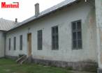 Soarta tristă a școlilor din satele mici. La Slobozia Sucevei a mai rămas o mână de elevi într-o școală scorojită, din anii ‘20